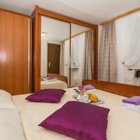 Priska1700 سبليت