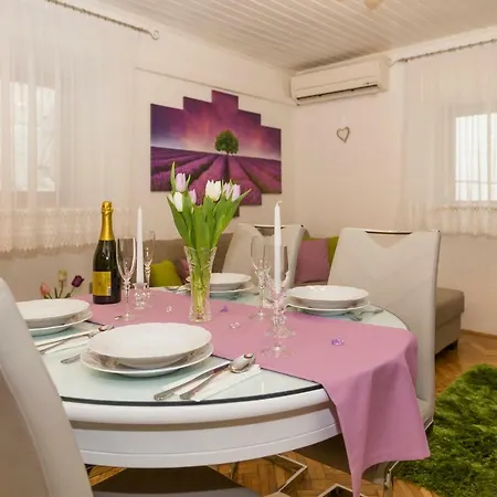 Apartment Priska1700 *